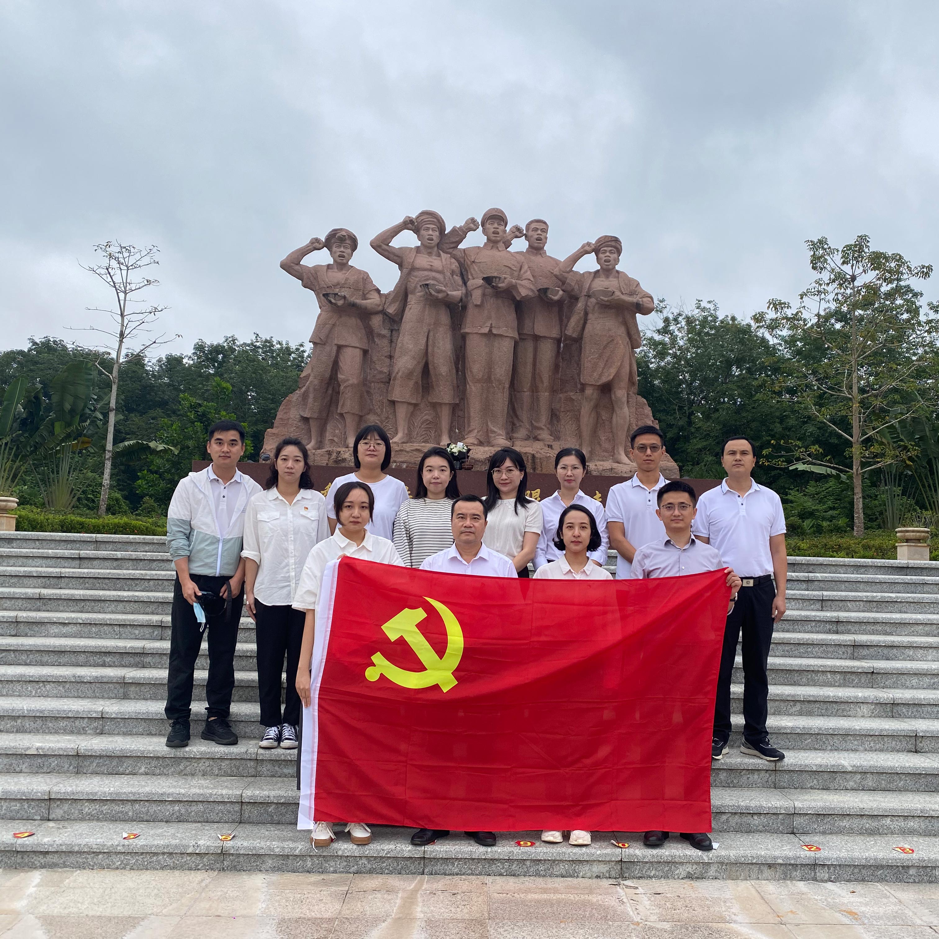 海南省史志馆组织工作人员赴儋州开展党团日活动
